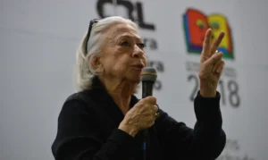 Guinness premia Fernanda Montenegro por recorde de público em leitura.