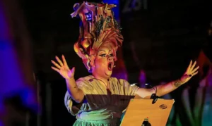 Festival celebra 100 anos do surrealismo no centro de São Paulo.