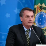 Bolsonaro critica Moraes após indiciamento da PF sobre plano golpista.