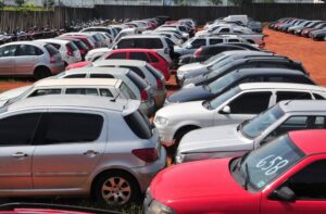 Dentran Goiás fará leilão de veículos e sucatas, os interessados precisam se cadastrar.