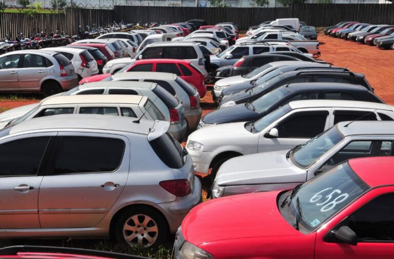 Dentran Goiás fará leilão de veículos e sucatas, os interessados precisam se cadastrar.