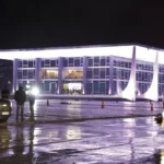 Explosões são ouvidas perto do STF prédio é evacuado, uma pessoa morreu.