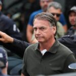 Bolsonaro passou bem por cirurgia e procedimento contra soluços será avaliado