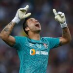 Fluminense renova com goleiro Fábio até 2027, quando ele terá 47 anos