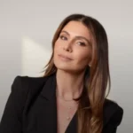 Gio Antonelli compartilha experiência com laser íntimo e fala sobre saúde feminina aos 50 anos