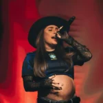Lauana Prado tranquiliza fãs após cancelar show e compartilha momento especial da reta final da gravidez