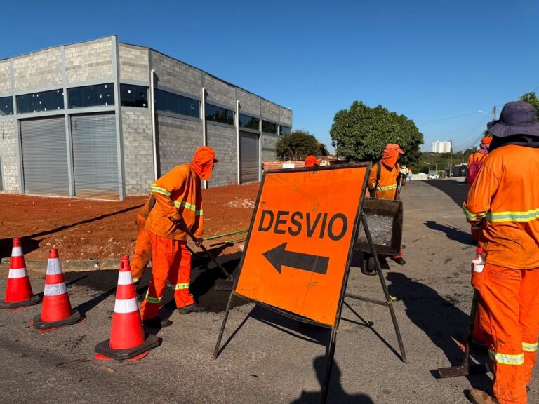 Prefeito vistoria recuperação da malha viária e reforça agenda de obras em Aparecida