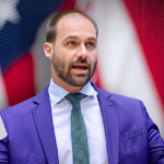 Governo dos Estados Unidos concede green card a Eduardo Bolsonaro em meio a impasses diplomáticos e judiciais