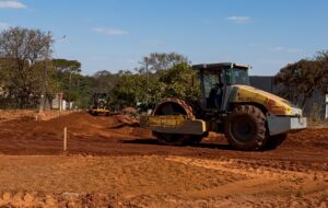 Prefeitura asfalta mais 15 bairros de Aparecida de Goiânia ampliando as obras de pavimentação