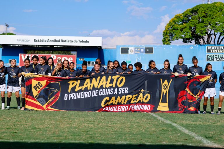 Campeão brasileiro, Planalto festeja título com a torcida e vence na estreia do Goianão Feminino
