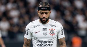 Fernando Diniz sai em defesa de Memphis Depay após pênalti que eliminou o Corinthians da Libertadores
