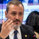 André Mendonça manda afastar dois delegados da PF em meio à crise com Alexandre de Moraes