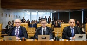 Edson Fachin fixa prazo de 72 horas para André Mendonça analisar pedido contra afastamento na Polícia Federal