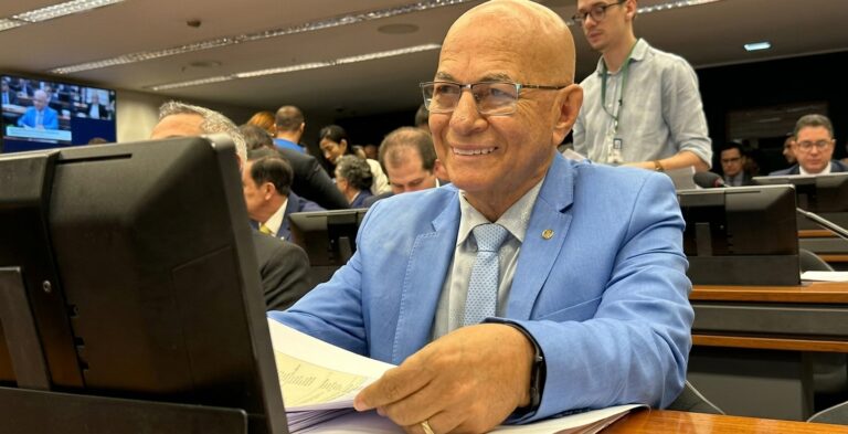 Não reeleito nas últimas eleições, Professor Alcides encerra carreira política e exonera toda sua equipe