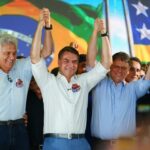 Ronaldo Caiado oficializa apoio a Flávio Bolsonaro e promete mobilização em Goiás no segundo turno