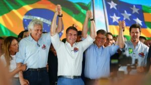 Ronaldo Caiado oficializa apoio a Flávio Bolsonaro e promete mobilização em Goiás no segundo turno